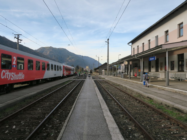 REX 4422 'Salzkammergut' im Bahnhof Ebensee, 426 m