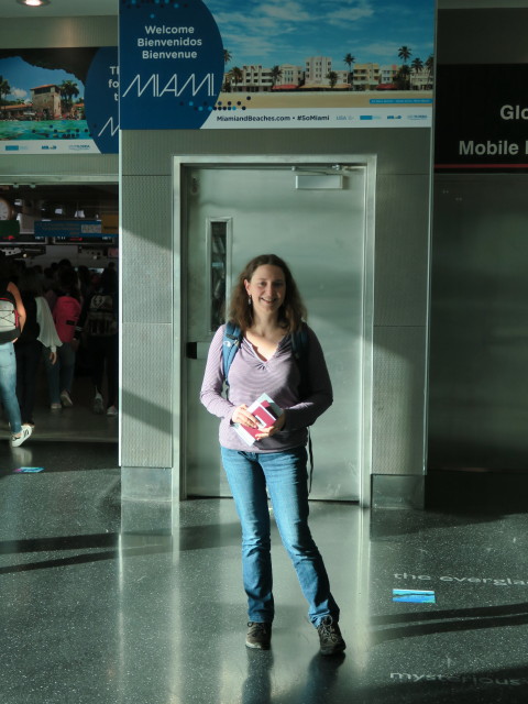 Sabine im Miami International Airport, 2 m (4. Nov.)