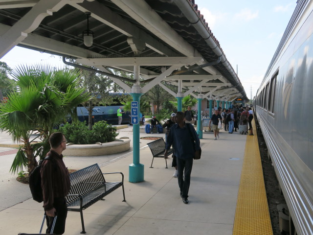 Amtrak Train 98 'Silver Meteor' in der West Palm Beach Station (5. Nov.)