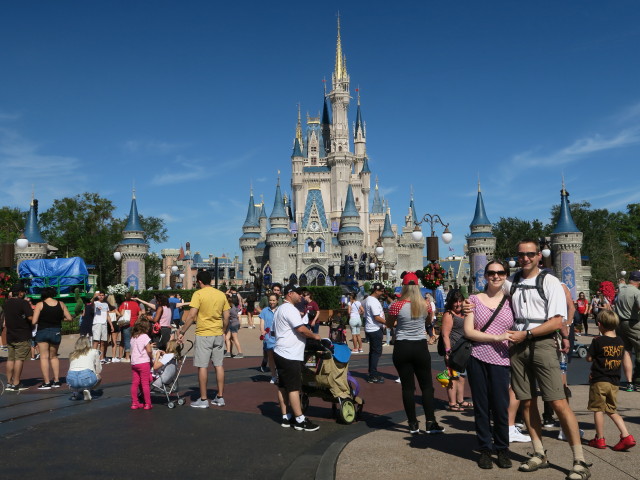 Sabine und ich beim Cinderella Castle im Magic Kingdom (7. Nov.)