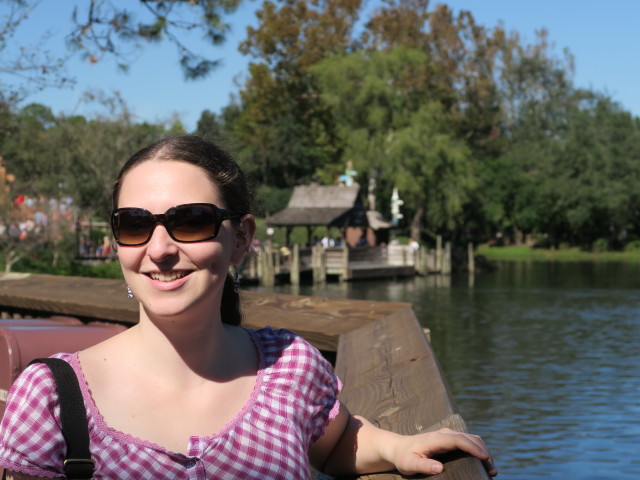 Sabine bei den Rivers of America im Magic Kingdom (7. Nov.)