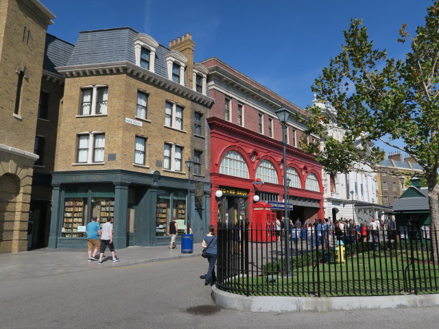 Sabine in der Diagon Alley in den Universal Studios Florida (8. Nov.)