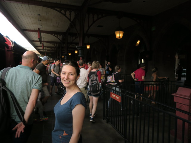 Sabine in der Hogsmeade Station in Universal's Islands of Adventure (8. Nov.)