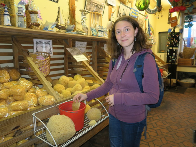 Sabine in The Sponge Factory in Tarpon Springs (10. Nov.)