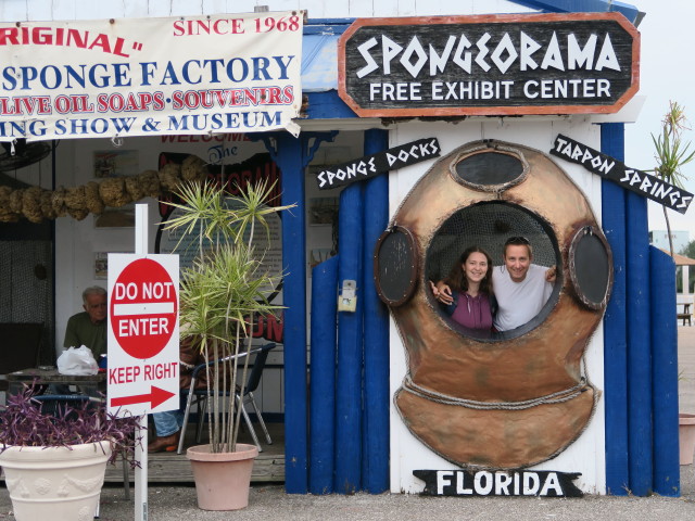 Sabine und ich im Spongeorama in Tarpon Springs (10. Nov.)