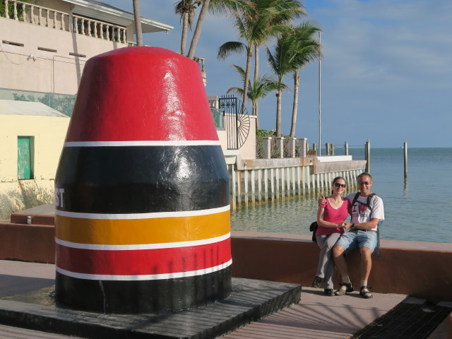 Sabine und ich beim Southernmost Point Continental U.S.A. in Key West (15. Nov.)