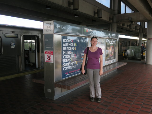 Sabine in der Coconut Grove Station in Miami (17. Nov.)