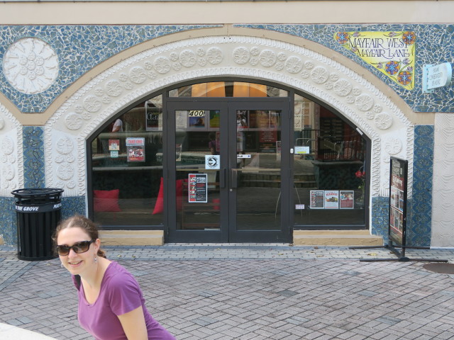 Sabine in der Mayfair Lane in Miami (17. Nov.)