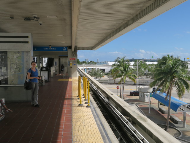 Sabine in der Adrienne Arsht Center Station in Miami (18. Nov.)