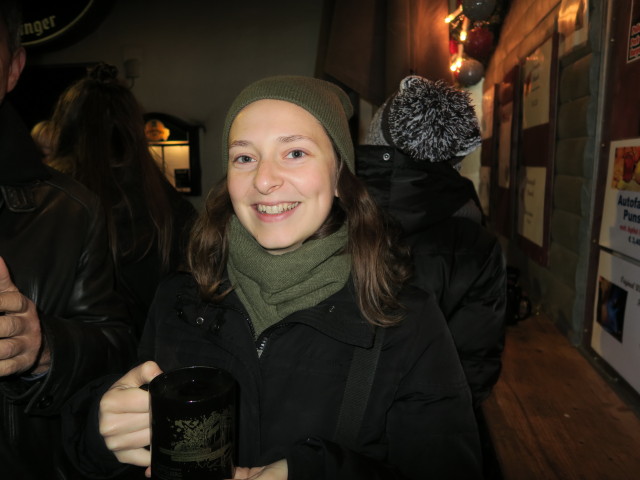 Sabine beim Restaurant Witwe Bolte am Weihnachtsmarkt am Spittelberg