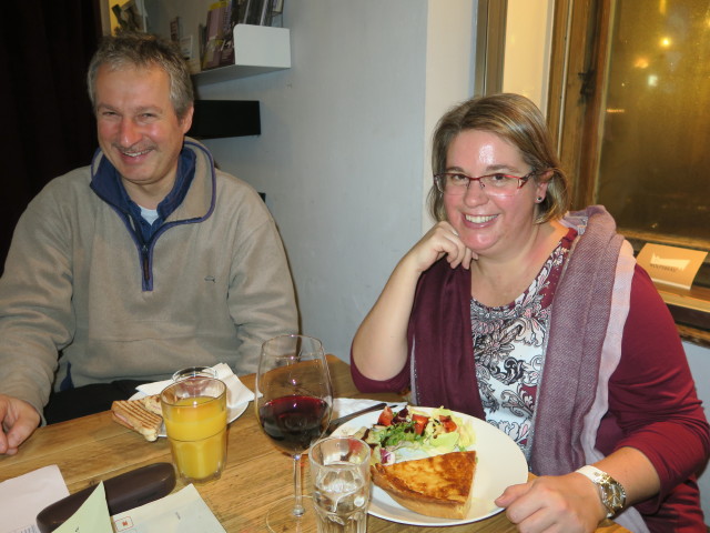 Erich und Doris im Café das Möbel