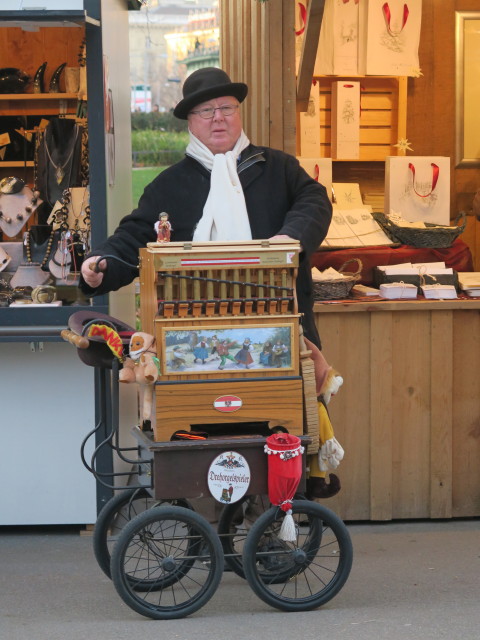 Adventmarkt am Karlsplatz