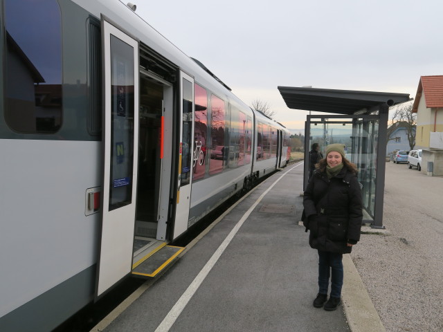 Sabine im Bahnhof Rothengrub