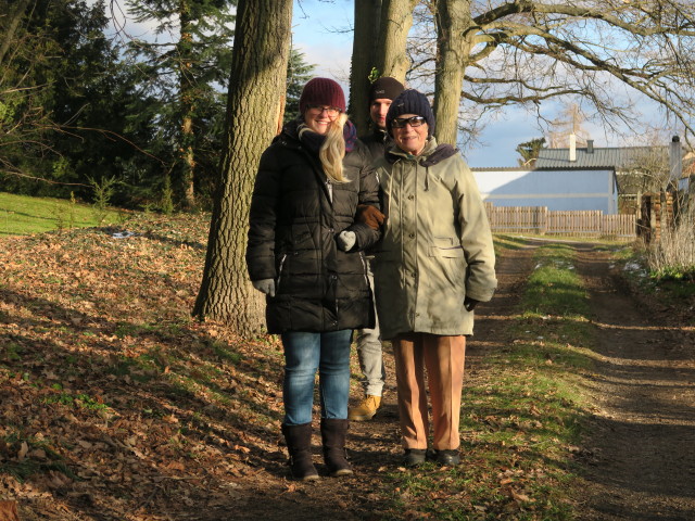 Viktoria, Norbert und Oma