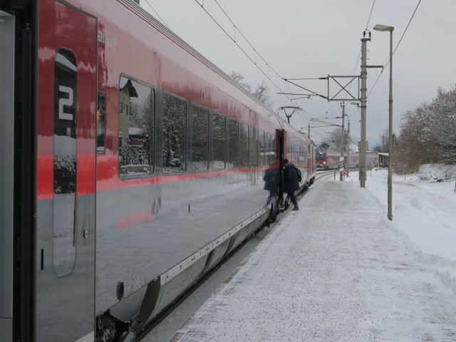 RJ 540 im Bahnhof Neumarkt-Köstendorf, 544 m