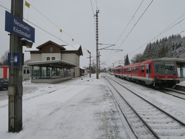 REX 5862 im Bahnhof Neumarkt-Köstendorf, 544 m