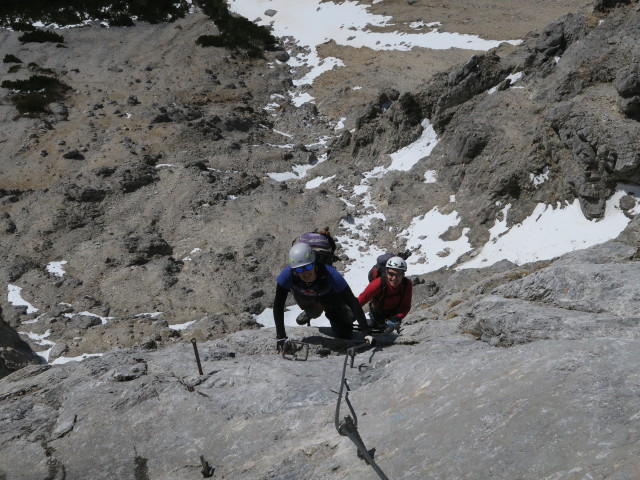 Haid-Klettersteig: Ursula und Gerhard zwischen erstem und zweitem Steigbaum