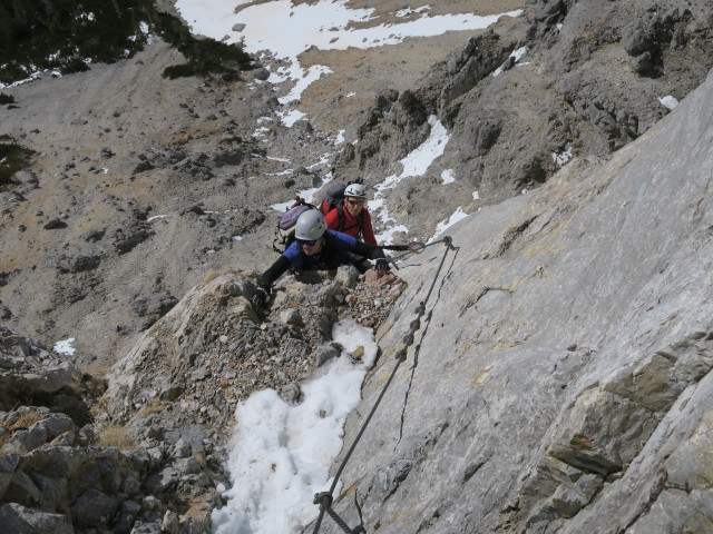 Haid-Klettersteig: Ursula und Gerhard zwischen erstem und zweitem Steigbaum