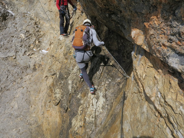 Haid-Klettersteig: Christoph zwischen erstem und zweitem Steigbaum