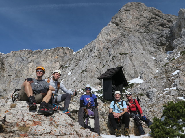 Haid-Klettersteig: Ich, Christoph, Ursula, Josef und Gerhard bei der Madonna