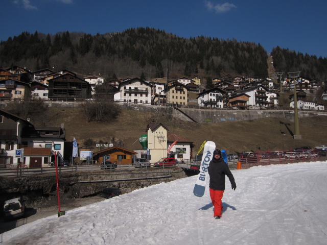 Markus bei der Talstation der Umlaufbahn Alleghe - Pian di Pezzè (24. März)