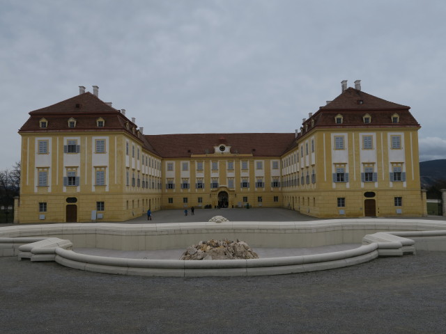 Schloss von der ersten Terrasse aus