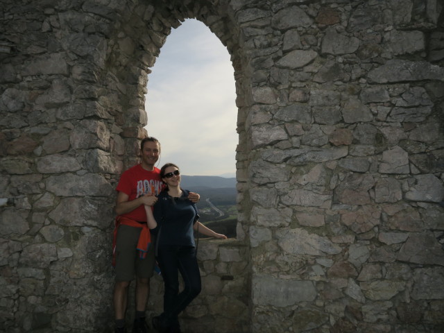 Ich und Sabine in der Ruine Köhlerhütte, 571 m