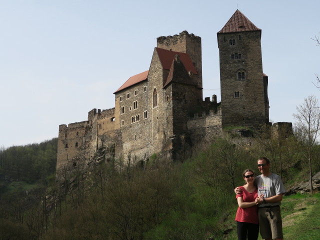 Sabine und ich bei der Burg Hardegg