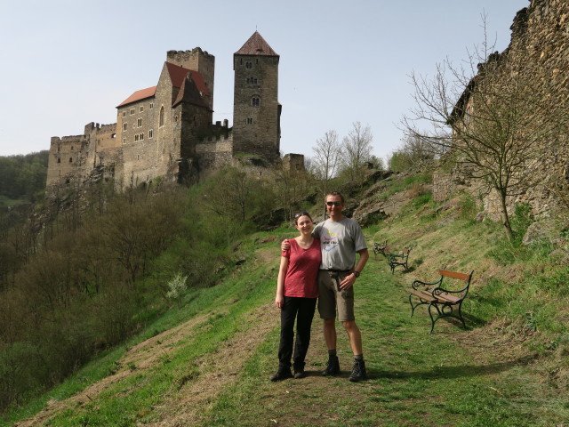 Sabine und ich bei der Burg Hardegg