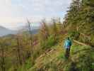 Sabine am Weg E10 zwischen Almkogel und Wieser (6. Mai)