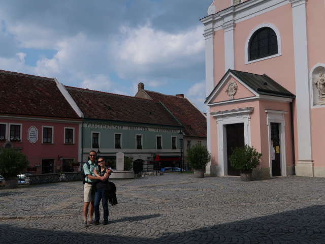 Ich und Sabine am Hauptplatz