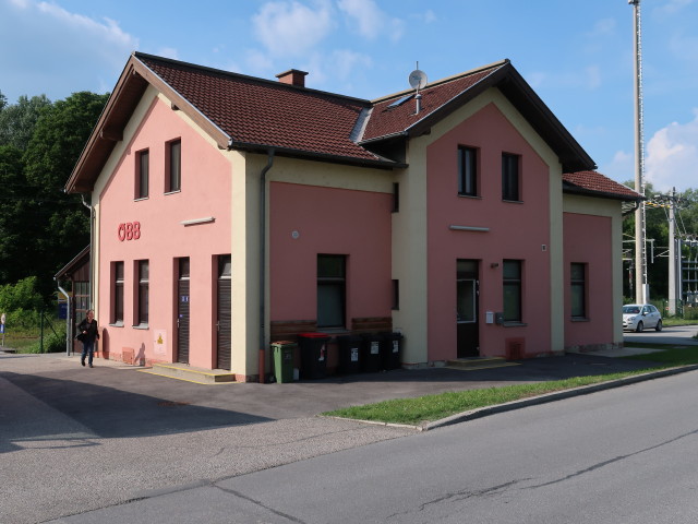 Sabine im Bahnhof Kulturfabrik