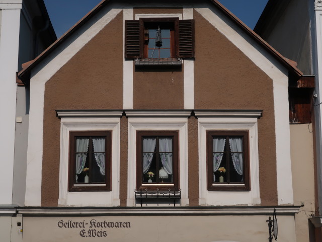 Unterer Stadtplatz 33