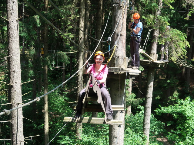 Kletterwald Buchenberg: Sabine im Kerstin im Parcours 'Schwarzspecht'