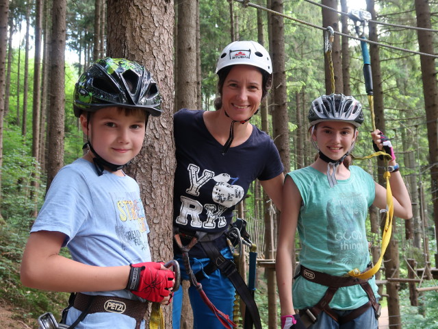 Kletterwald Buchenberg: Tim, Sonja und Anja Liv im Parcours 'Baummarder'