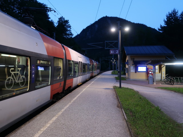 S 1536 im Bahnhof Tenneck, 519 m