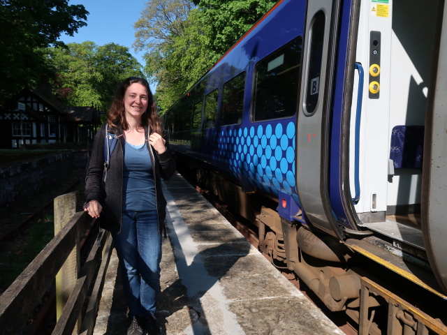 Sabine in der Dunrobin Castle Station (28. Mai)