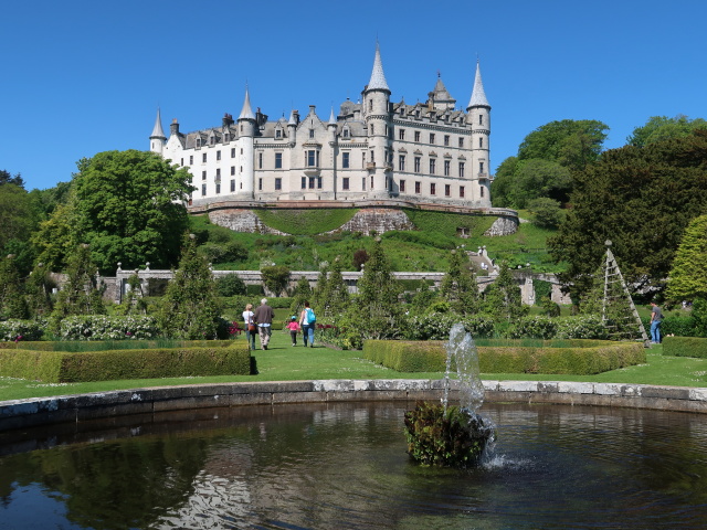 Dunrobin Castle: Bulrush Fountain Parterre (28. Mai)