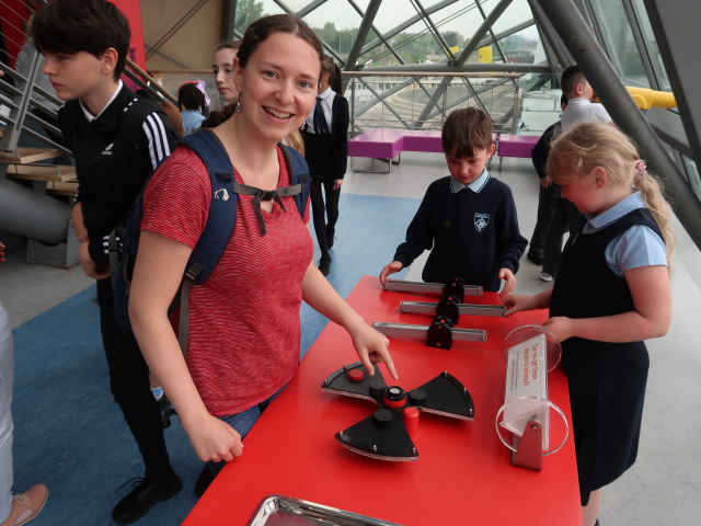 Sabine im Glasgow Science Centre (31. Mai)