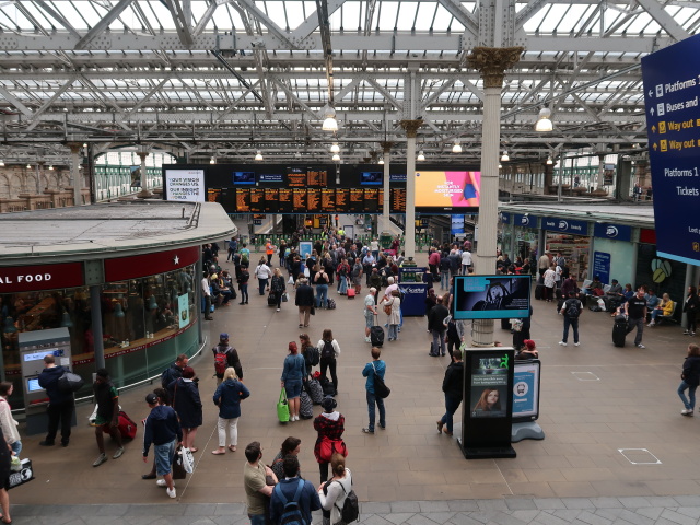 Edinburgh Waverley Station (1. Juni)