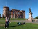 Ich und Sabine beim Inverness Castle (28. Mai)