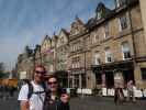 Ich und Sabine am Grassmarket in Edinburgh (1. Juni)