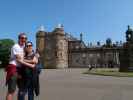 Ich und Sabine beim Palace of Holyroodhouse in Edinburgh (1. Juni)