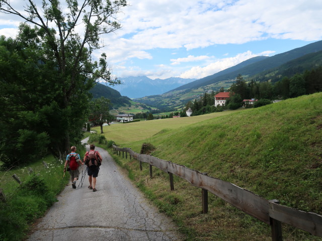 Christoph und Gudrun am Weg 19 in Schöfens (10. Juni)
