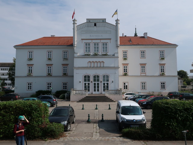 Sabine beim Rathaus