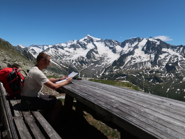 Ich bei der ehemaligen Neugersdorfer Hütte, 2.562 m (16. Juni)