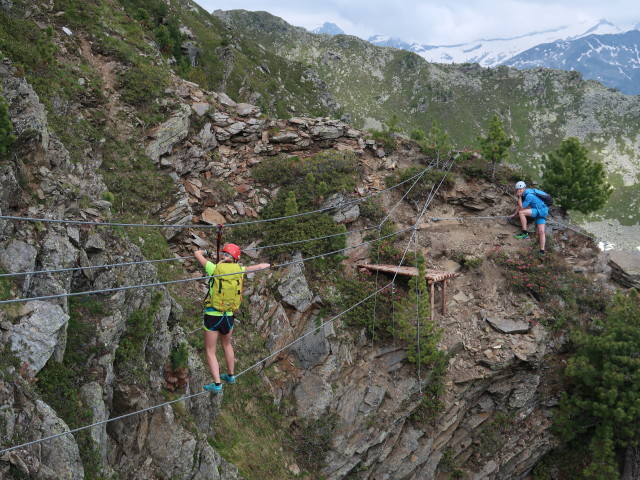 Speikboden-Klettersteig: Sigrid und Christian auf der Seilbrücke