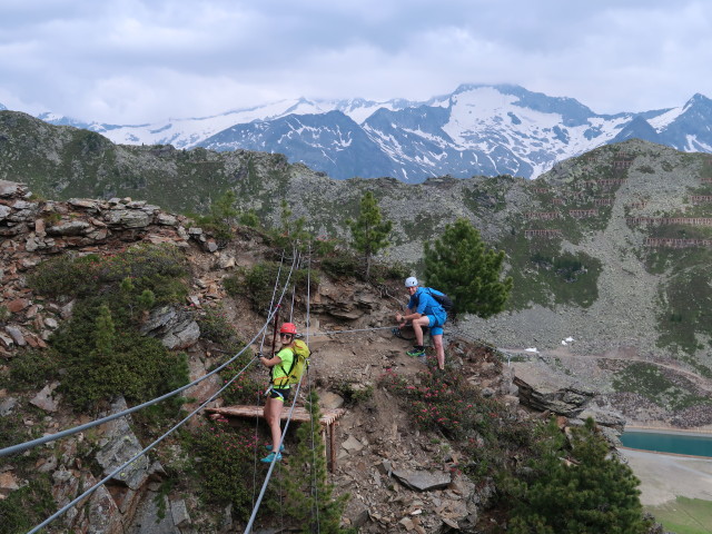Speikboden-Klettersteig: Sigrid und Christian auf der Seilbrücke