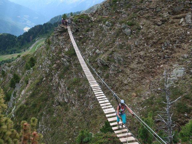 Speikboden-Klettersteig: Leonie auf der Nepalbrücke