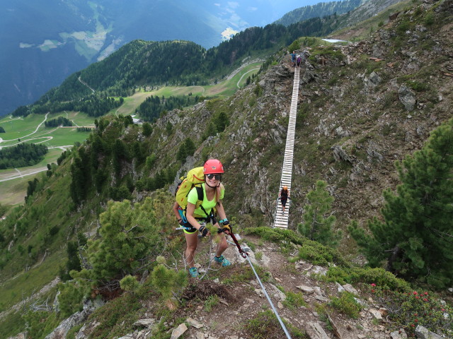 Speikboden-Klettersteig: Sigrid zwischen Nepalbrücke und Ausstieg